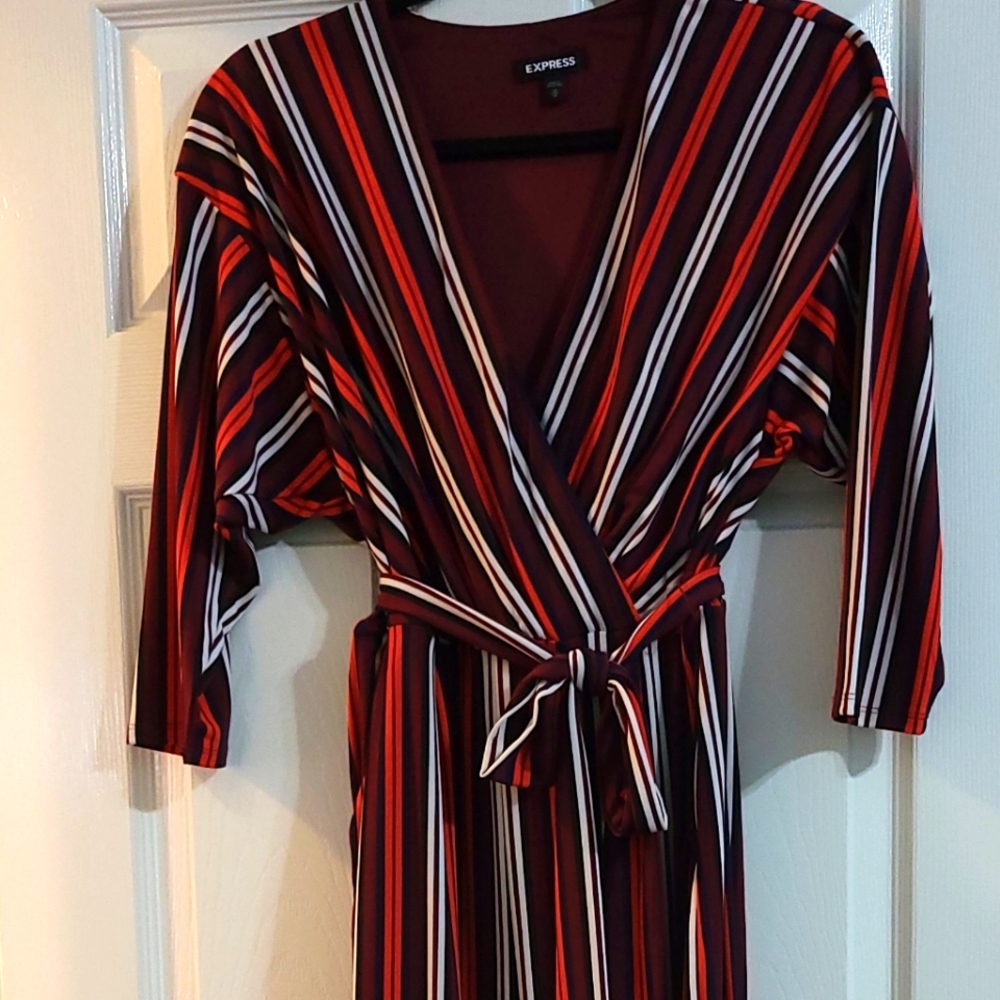 Multicolor pants jumper with waist tie.